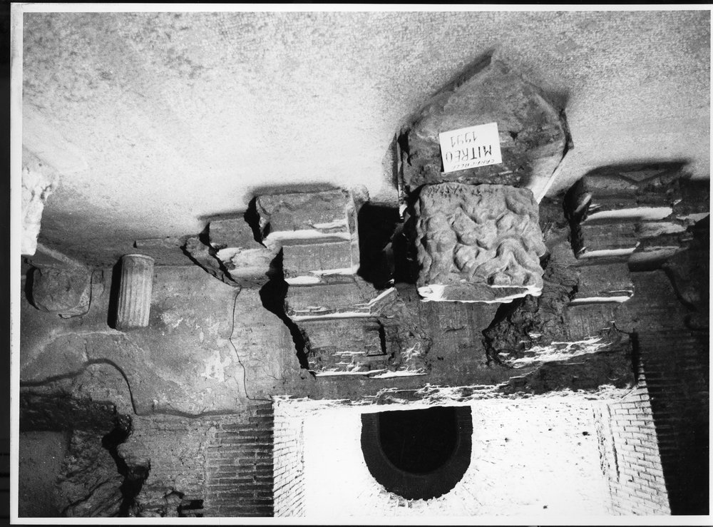 Mitreo amb. E (sala grande) 24. Film 2559-2560, Caracalla, maggio 1991.tif