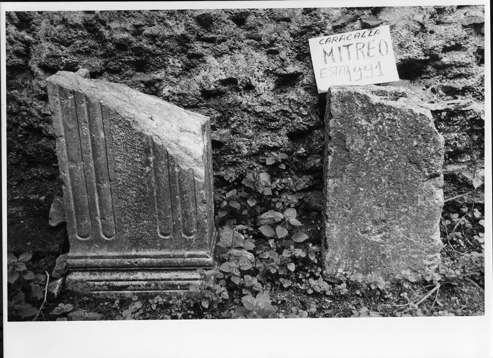 Mitreo amb. esterno 7. Film 2559-2560 Caracalla maggio 1991.jpg