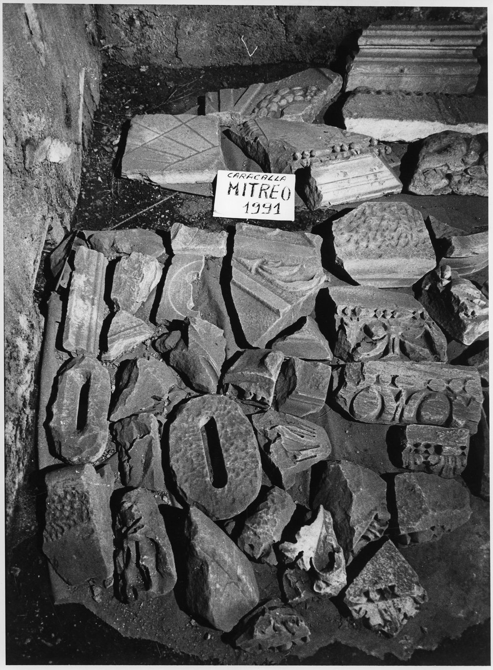 Mitreo amb. D (vestibolo sala grande) 18. Film 2559-2560 Caracalla 1991.tif