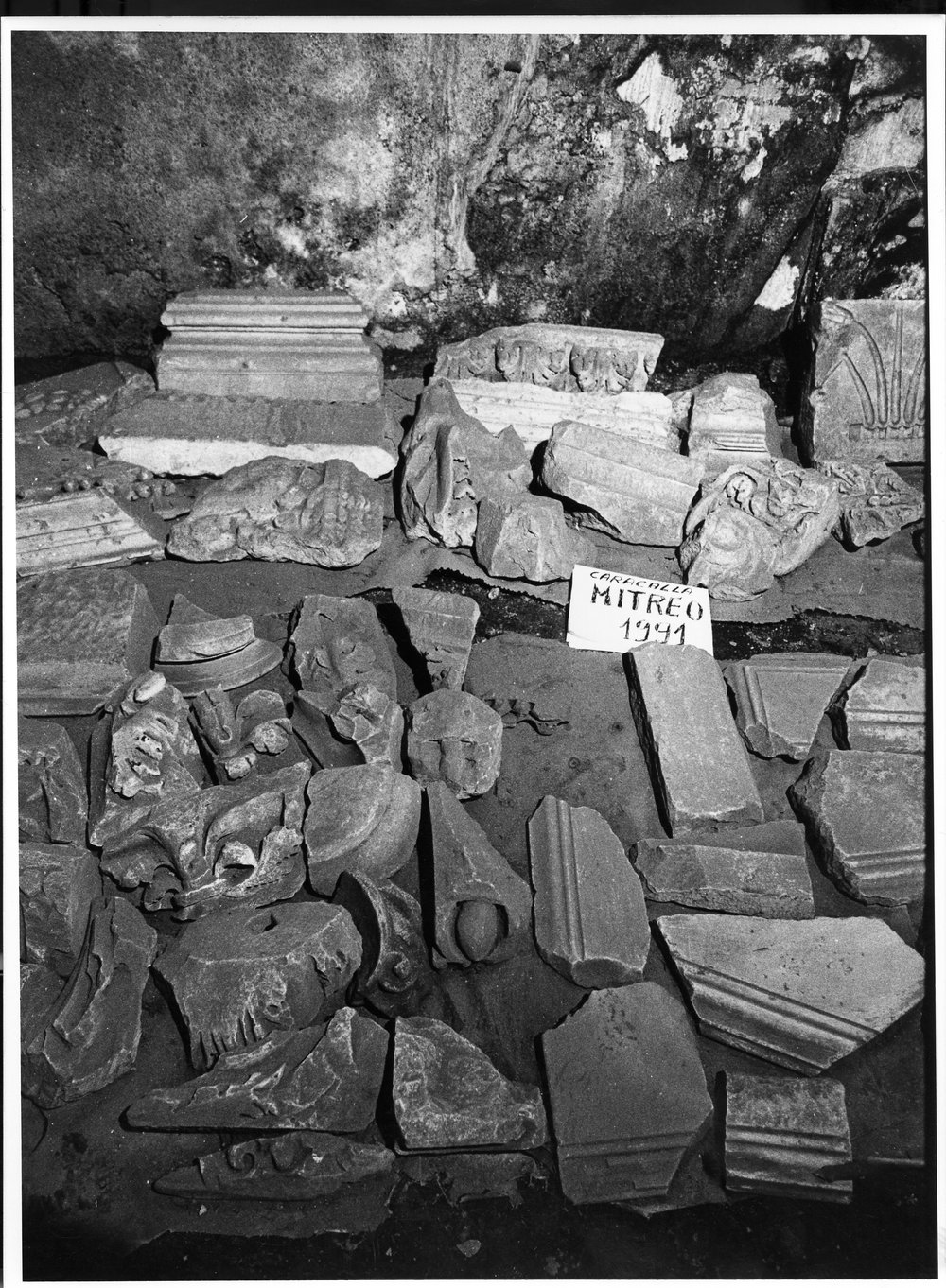 Mitreo amb. D (vestibolo sala grande) 19; NEG.VO SERIE-Film 2559-2560 Caracalla Maggio 1991.tif