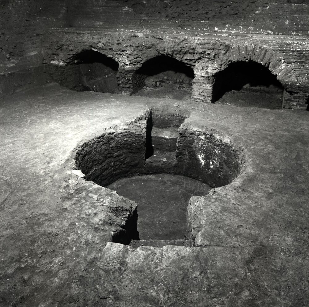 Terme di Caracalla Mitreo 6x6 4108.jpg