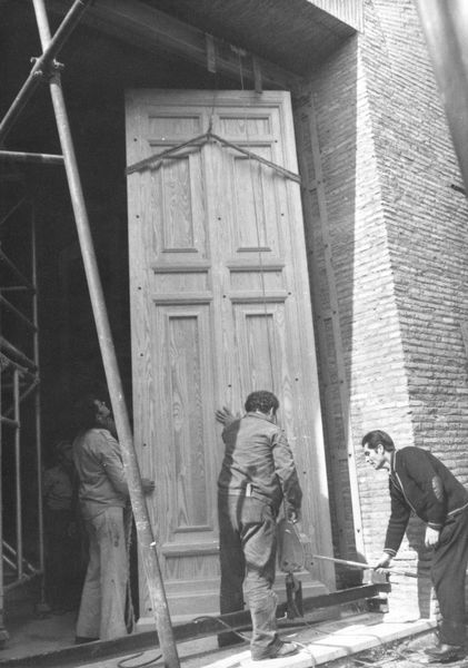 013176 - restauro - Curia, sostituzione della porta sul lato posteriore; senza negativo