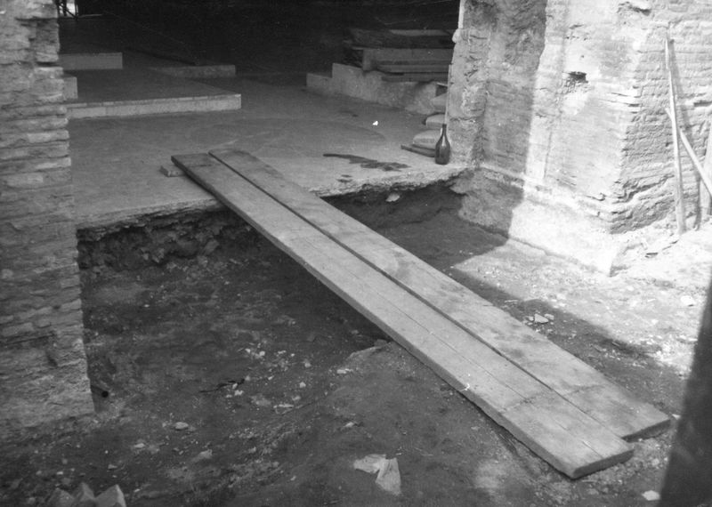 013185 - restauro - Curia, sostituzione della porta sul lato posteriore; senza negativo