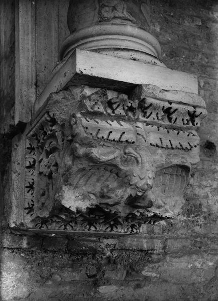 013339 - monumento - Curia, interno, parete destra, prima nicchia, mensola di destra; Neg. Serie F, Nr. 2111