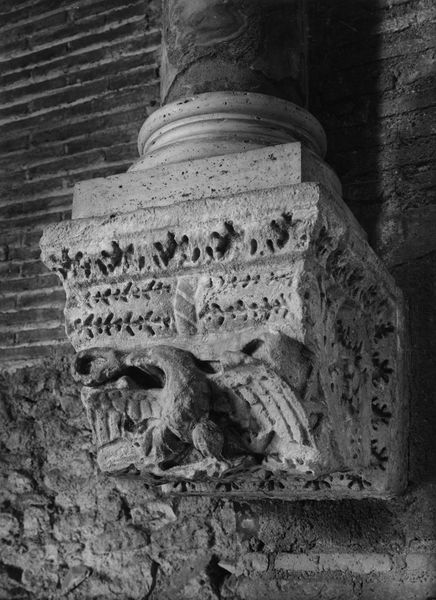 013345 - monumento - Curia, interno, parete sinistra, prima nicchia, mensola di destra; Neg. Serie F, Nr. 2113