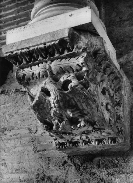013349 - monumento - Curia, interno, parete sinistra, terza nicchia, mensola di destra; Neg. Serie F, Nr. 2119