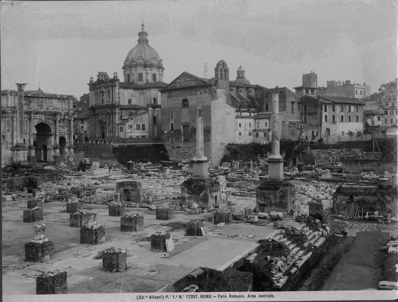 012297 - monumento - Basilica Giulia, vedute, particolare dell'angolo orientale