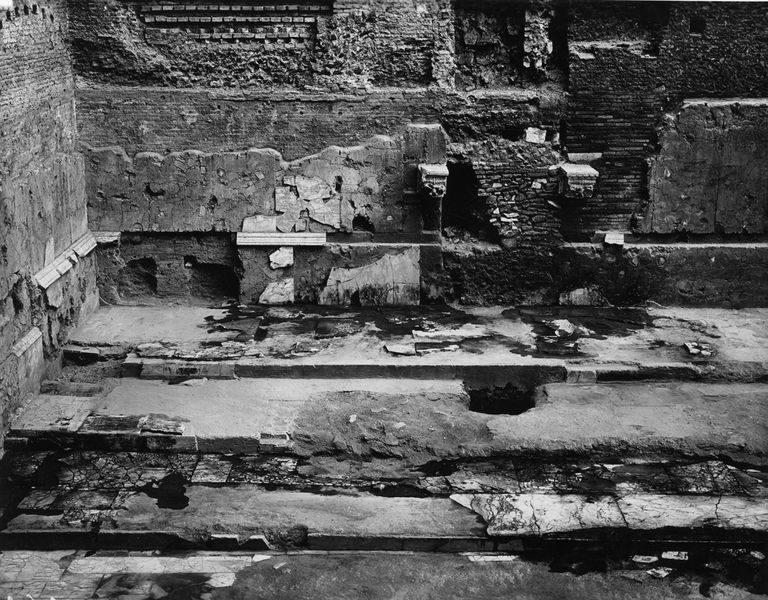013427 - restauro - Curia, Ex Chiesa di S. Adriano, interno, veduta del piano dell aula; Gab. Fot. Naz. Neg. Serie E, Nr. 42649