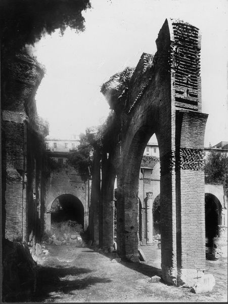 012315 - monumento - Basilica Giulia, vedute, angolo occidentale, particolare del portico