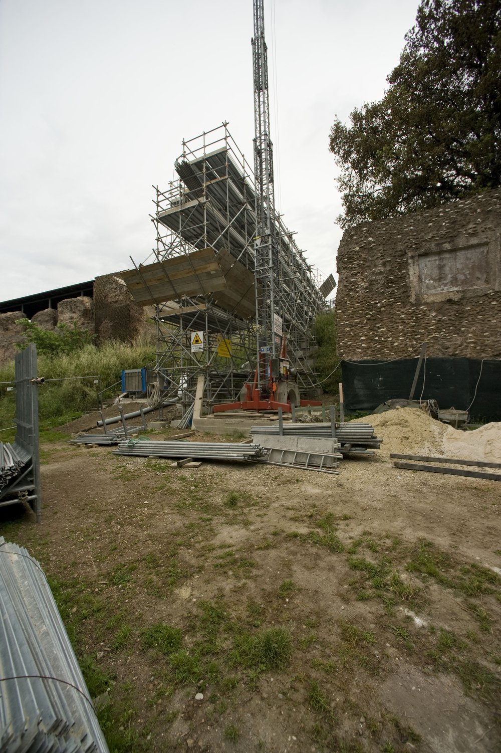DSC_5718ponteggio sotto2.JPG