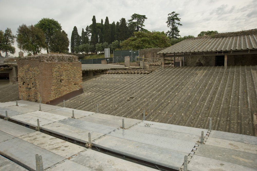 DSC_5743vecchie tettoie1.JPG