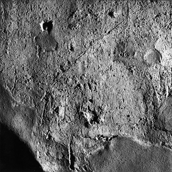 007658 - monumento - Palatino, Domus Tiberiana, ambienti sul Clivus Victoriae, piano terra, graffiti nella parte interna del vano destro dell'ingresso n. 3; neg. serie 6x6, n. 1013