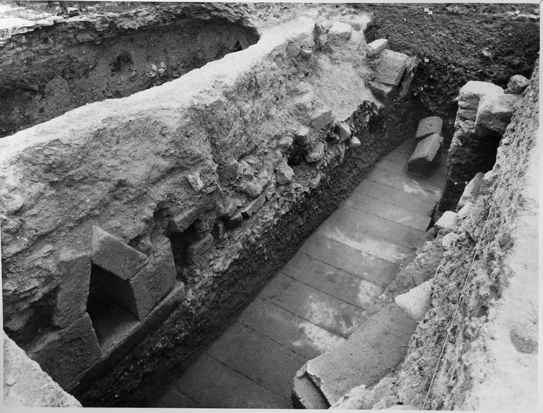 012332 - scavo archeologico - Basilica Giulia, vedute, navata centrale, zona centrale (maggio 1962); neg. serie F, n. 2325