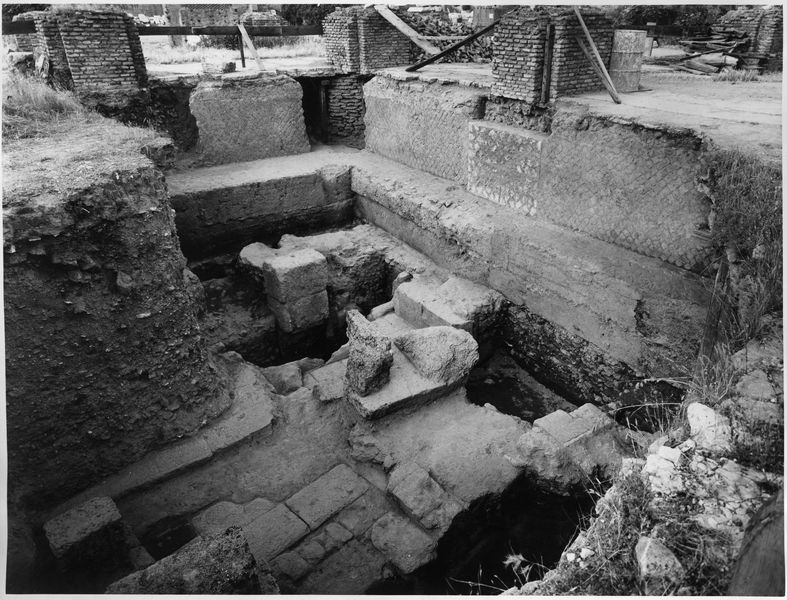 012333 - scavo archeologico - Basilica Giulia, vedute, settore sud-orientale (scavo 1963); neg. serie F, n. 2383