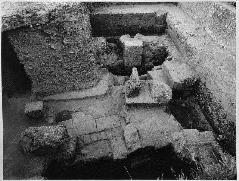 012335 - scavo archeologico - Basilica Giulia, vedute, settore sud-orientale (scavo 1963); neg. serie F, n. 2387