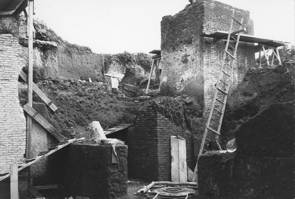 Ambiente A7, pilone in laterizio sc. (dic. 1958) LXX, 11.JPG