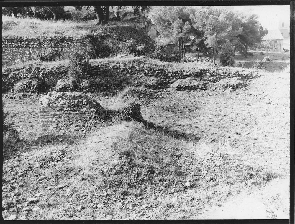 Zona augustea, dic.'58 prima dello scavo Foro neg. 9x12.JPG