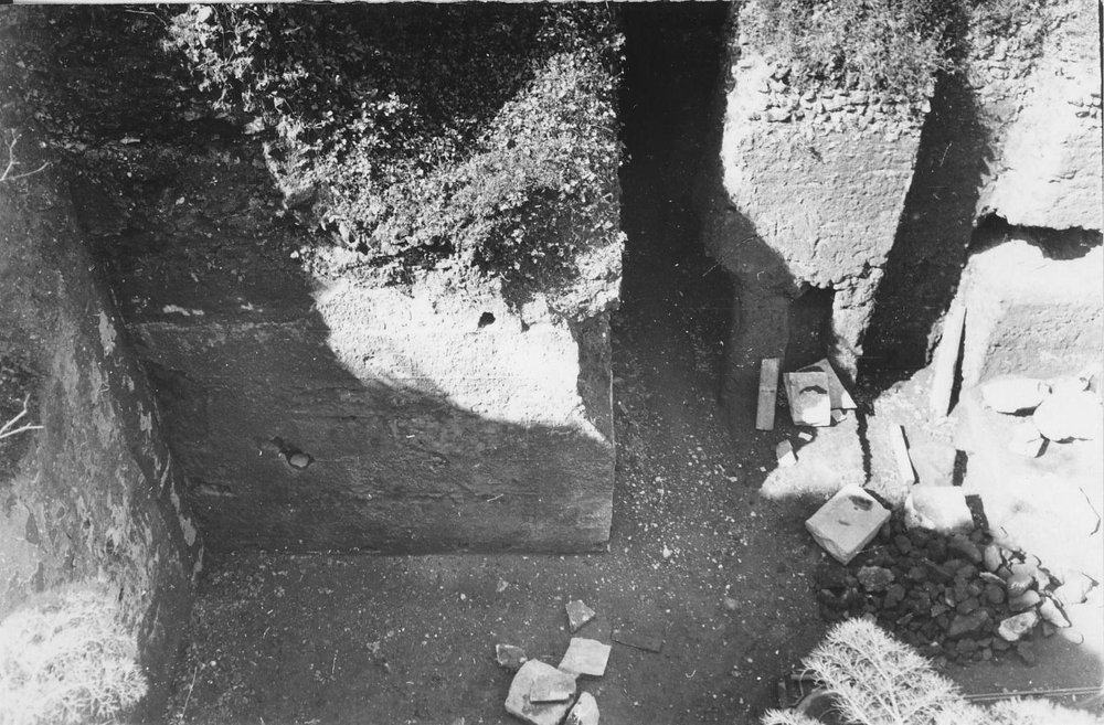 Zona augustea, angolo ambiente ''j'' sotto al tempio, veduta dall'alto (aprile 1962) LXXIX, 39.JPG