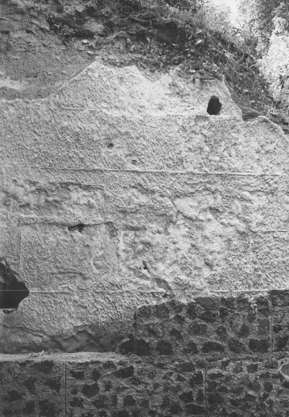 Zona augustea, ambiente ''a'', particolare restauro parete meridionale LXXX, 34a.JPG
