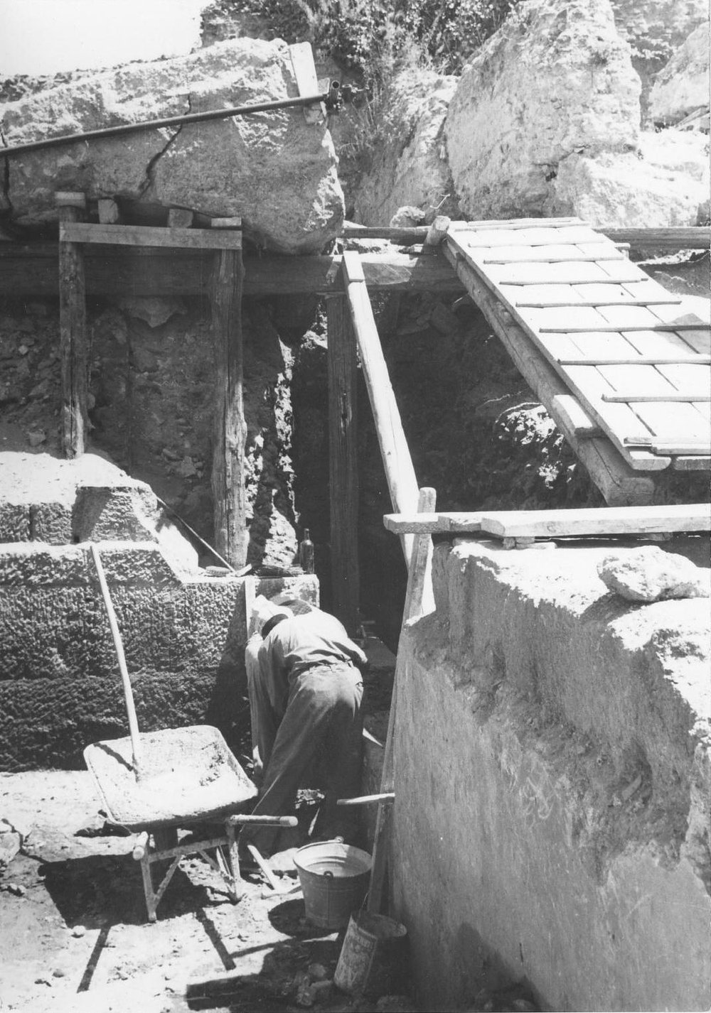 puntellamento volta di A13 e ricostruzione muro est di A8 giu.-lug. 1960 LXXIV, 18.JPG