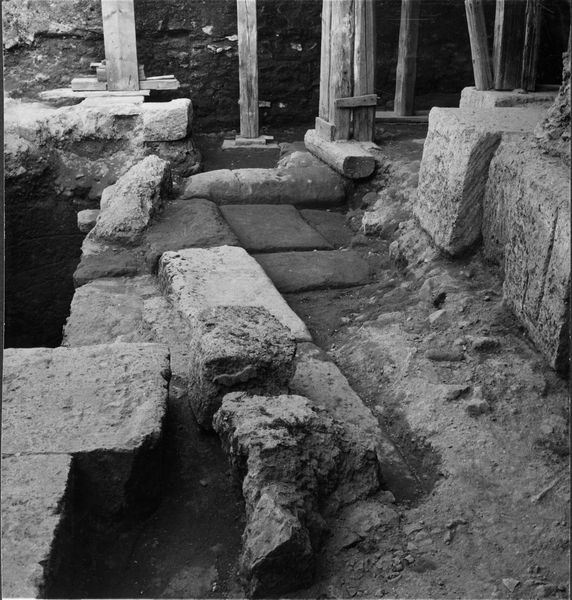 012338 - scavo archeologico - Basilica Giulia, vedute, settore sud-orientale (scavo giugno 1963); neg. serie 6x6, n. 836