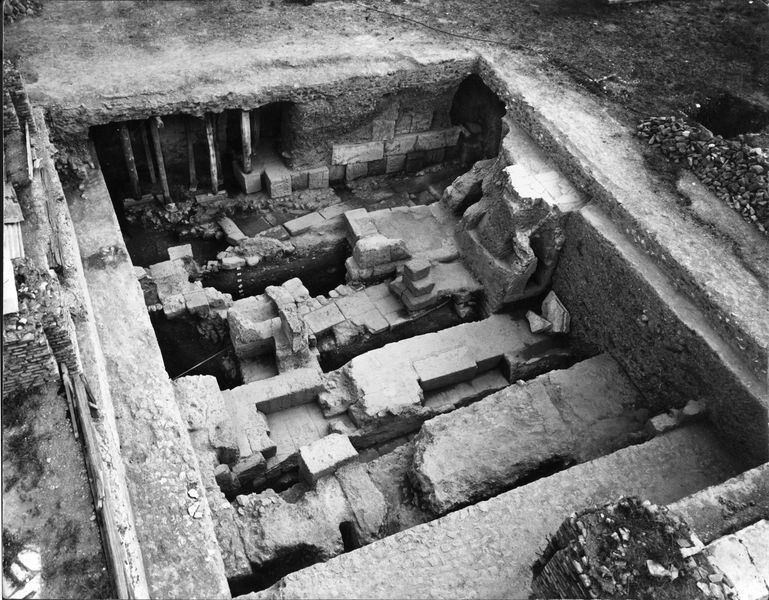 012345 - scavo archeologico - Basilica Giulia, vedute, settore orientale della navata centrale (scavi 1964); neg. serie 9x12, n. 630