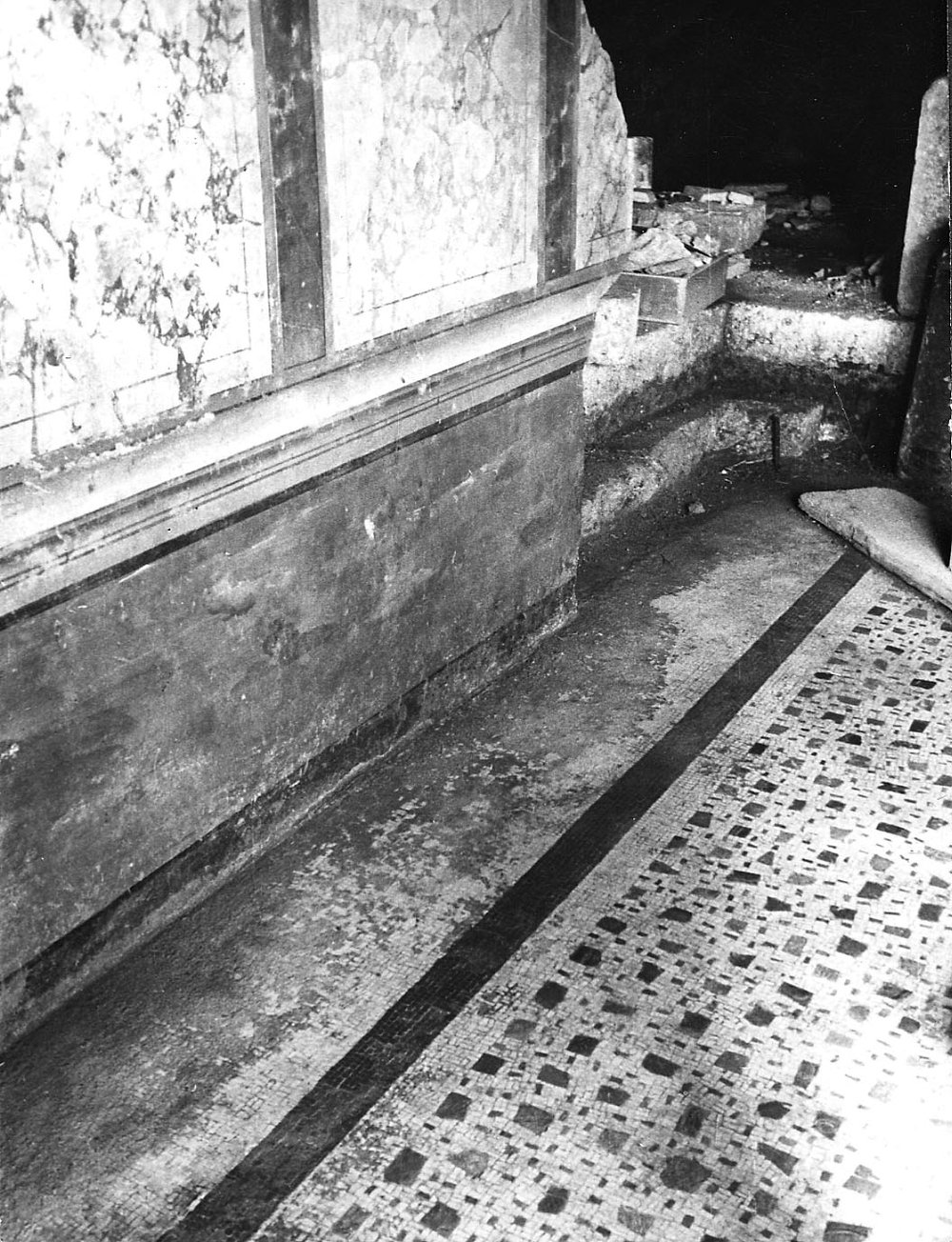 Casa Repubblicana a sud-ovest della Casa di Livia. Decorazione pavimentale in Scutulatum.JPG