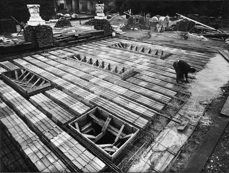 012347 - restauro - Basilica Giulia, vedute, lavori di copertura del settore orientale (dicembre 1964); neg. serie F, n. 2530
