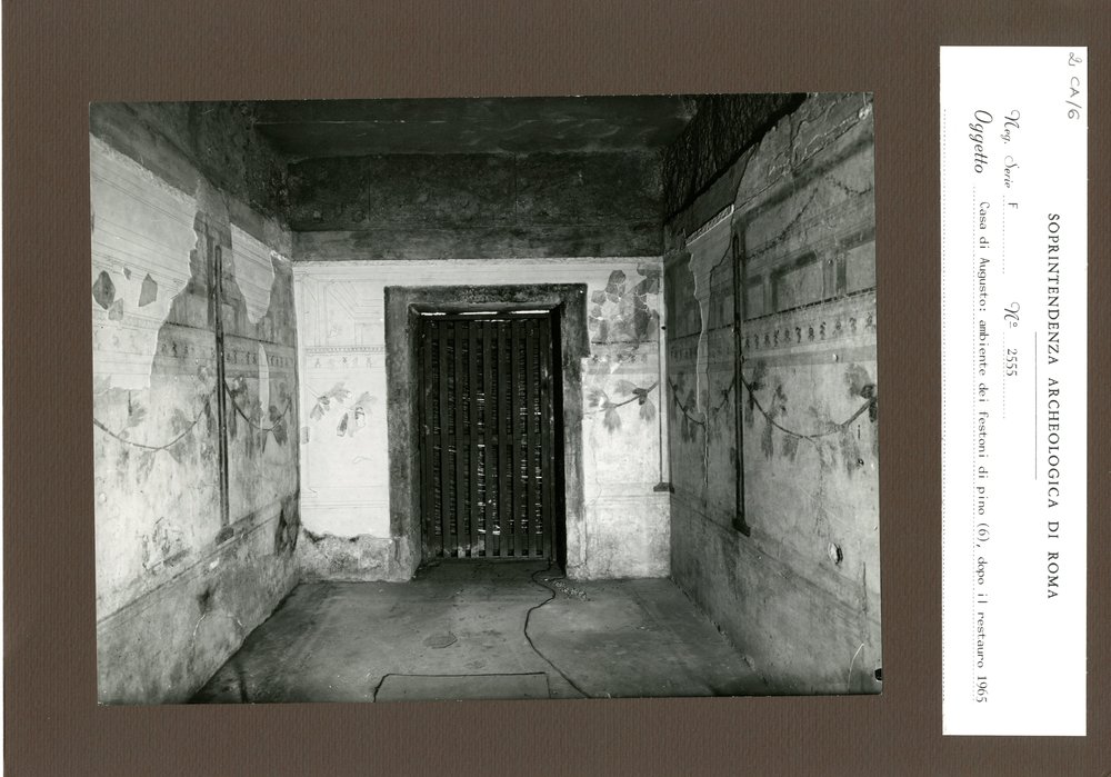 Casa di Augusto - Ambiente dei Festoni di pino - (6) - 002.jpg