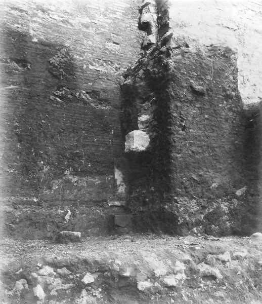 013502 - scavo archeologico - Curia, facciata principale, particolare a sinistra della porta, durante lo scavo; Neg. Serie C, Nr. 55