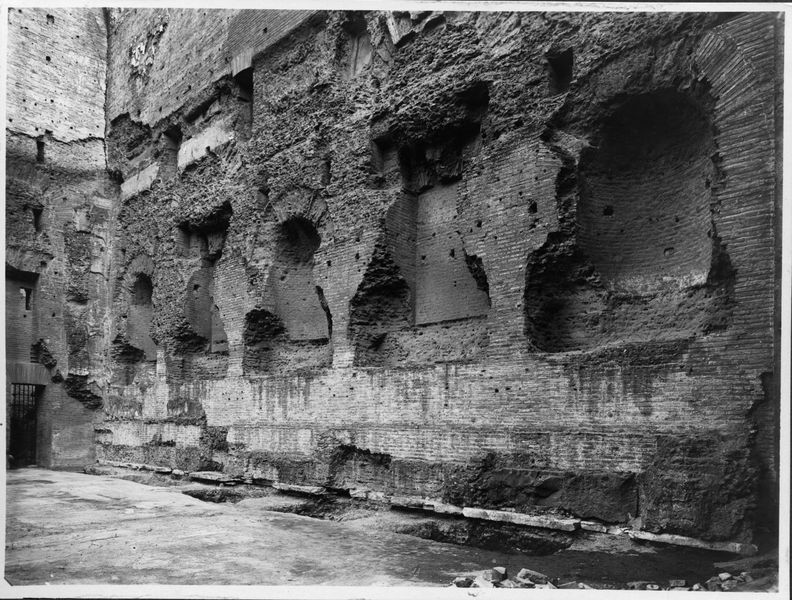 018372 - monumento - Tempio di Venere e Roma, cella occidentale prima del restauro; neg. serie E, n. 1266