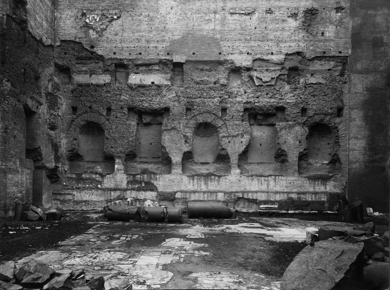 018373 - monumento - Tempio di Venere e Roma, cella occidentale prima del restauro; neg. serie E, n. 1299