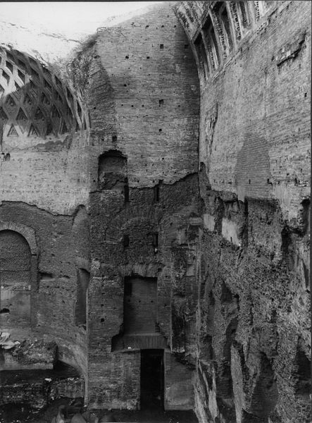 018377 - monumento - Tempio di Venere e Roma, cella occidentale prima del restauro; neg. serie E, n. 1289