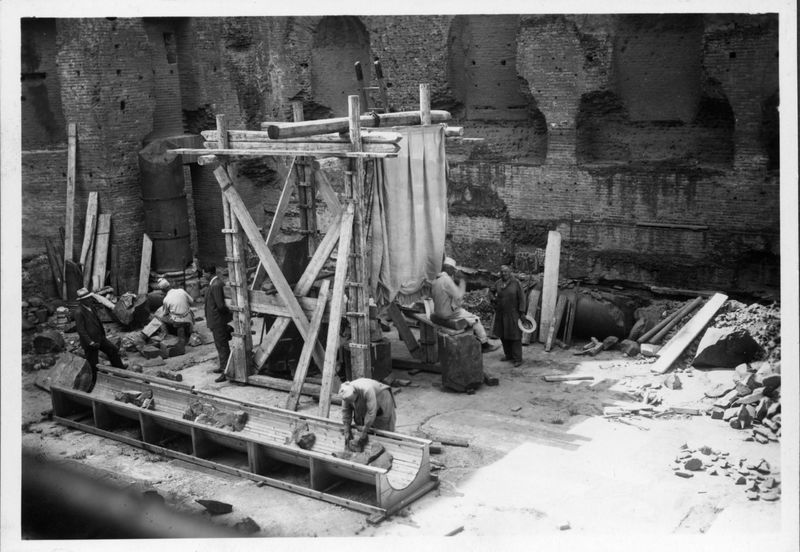 018381 - restauro - Tempio di Venere e Roma, cella occidentale, lavori preparatori per il  restauro; neg. serie F, n. 1303