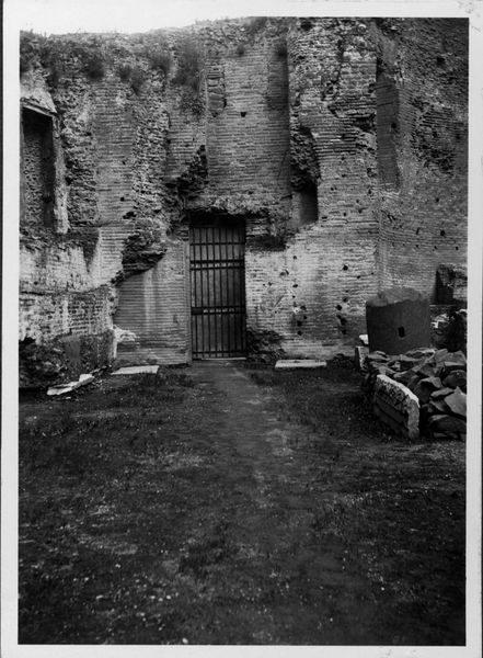 018379 - monumento - Tempio di Venere e Roma, cella occidentale, lavori preparatori per il restauro; neg. serie F, n. 1308