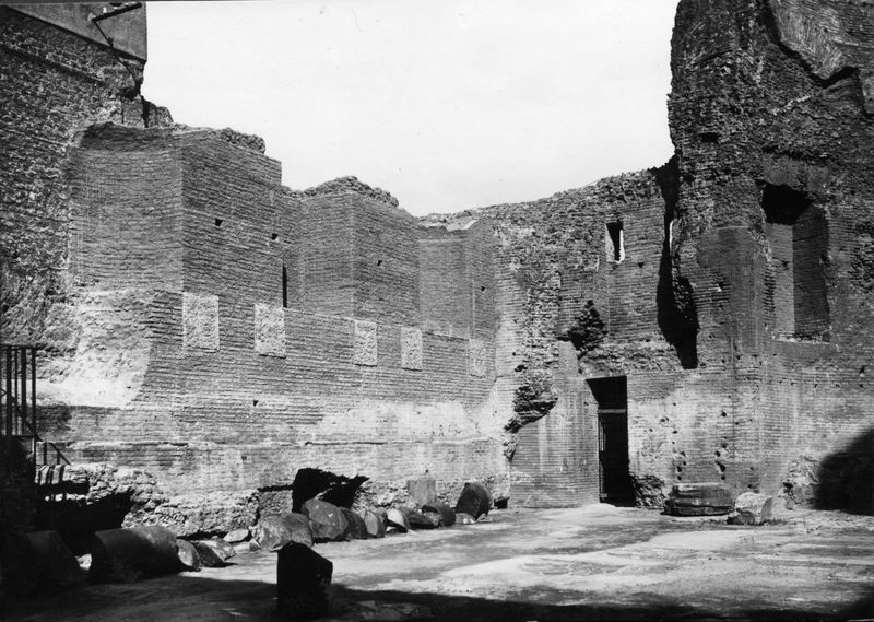 018390 - monumento - Tempio di Venere e Roma, cella occidentale, l'abside occidentale; neg. serie F, n. 1332