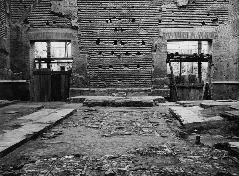 013422 - restauro - Curia, Ex Chiesa di S. Adriano, interno, veduta del piano dell'aula; Gab. Fot. Naz. Neg. Serie E, Nr. 42646