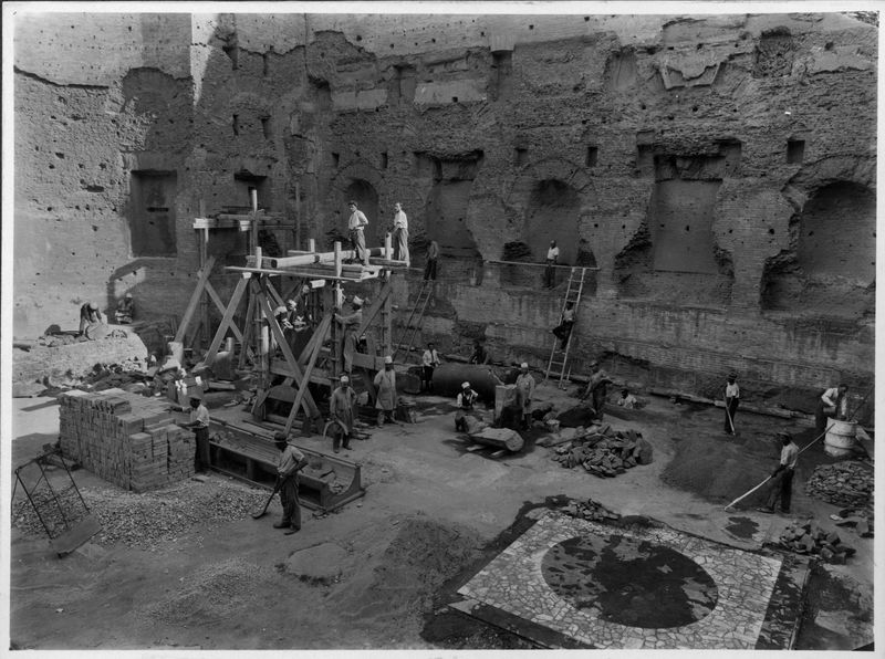 018392 - restauro - Tempio di Venere e Roma, cella occidentale, durante il restauro; neg. serie E, n. 1276