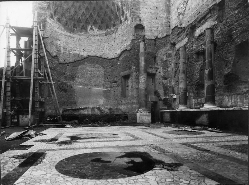 018407 - restauro - Tempio di Venere e Roma, cella occidentale, durante il restauro; neg. serie E, n. 1284