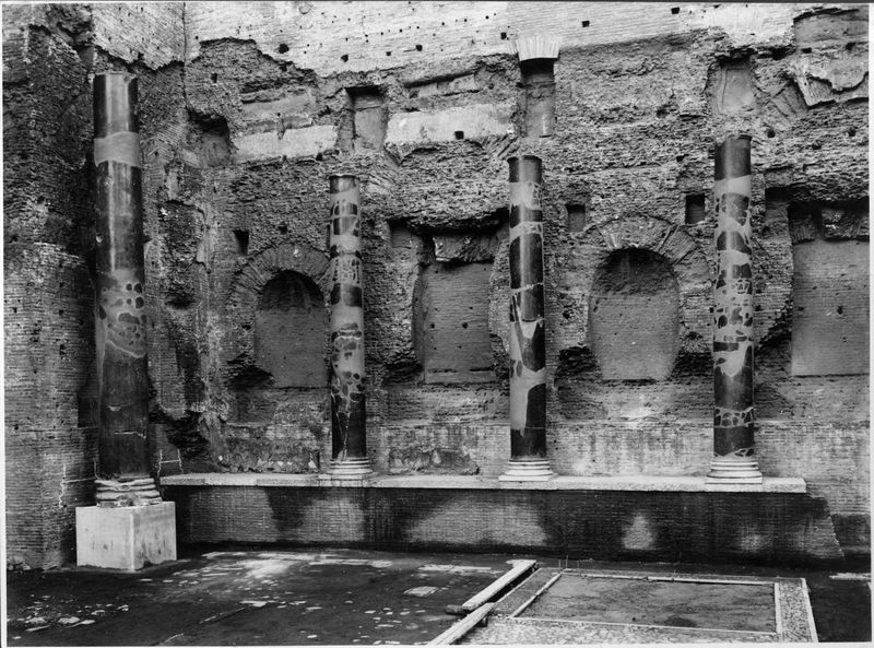 018408 - restauro - Tempio di Venere e Roma, cella occidentale, durante il restauro; neg. serie E, n. 1279