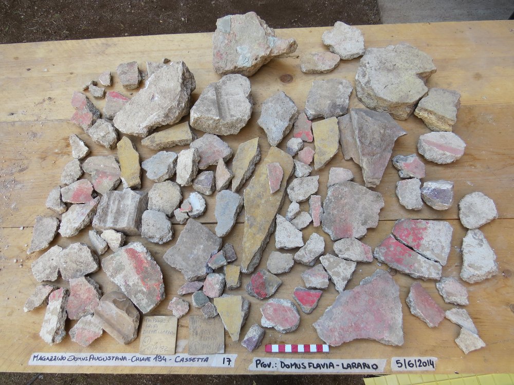 Domus flavia larario17.jpg