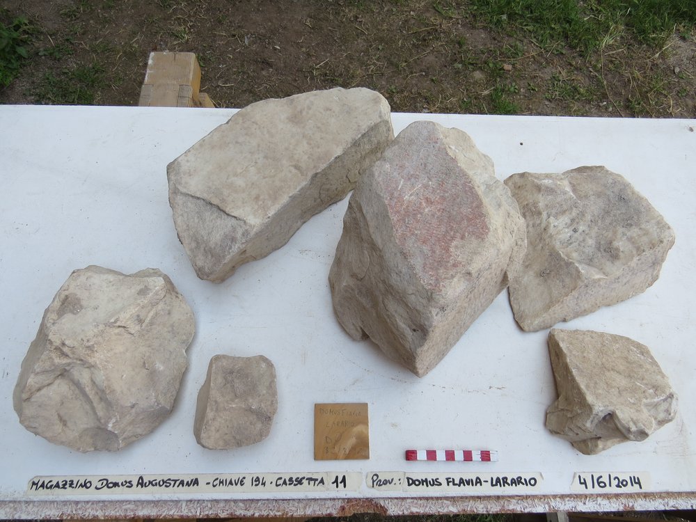 Domus flavia larario11.jpg