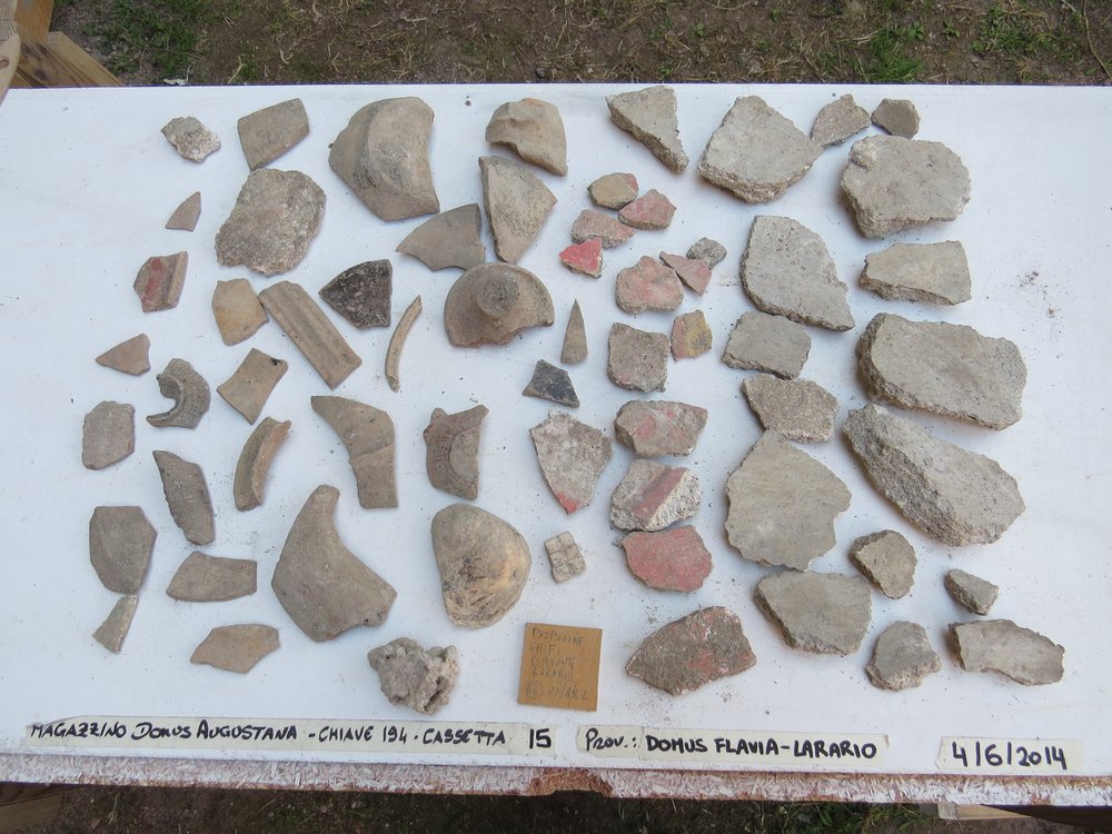 Domus flavia larario15.jpg