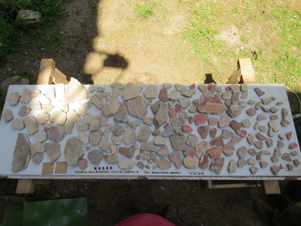 Domus flavia larario9.jpg