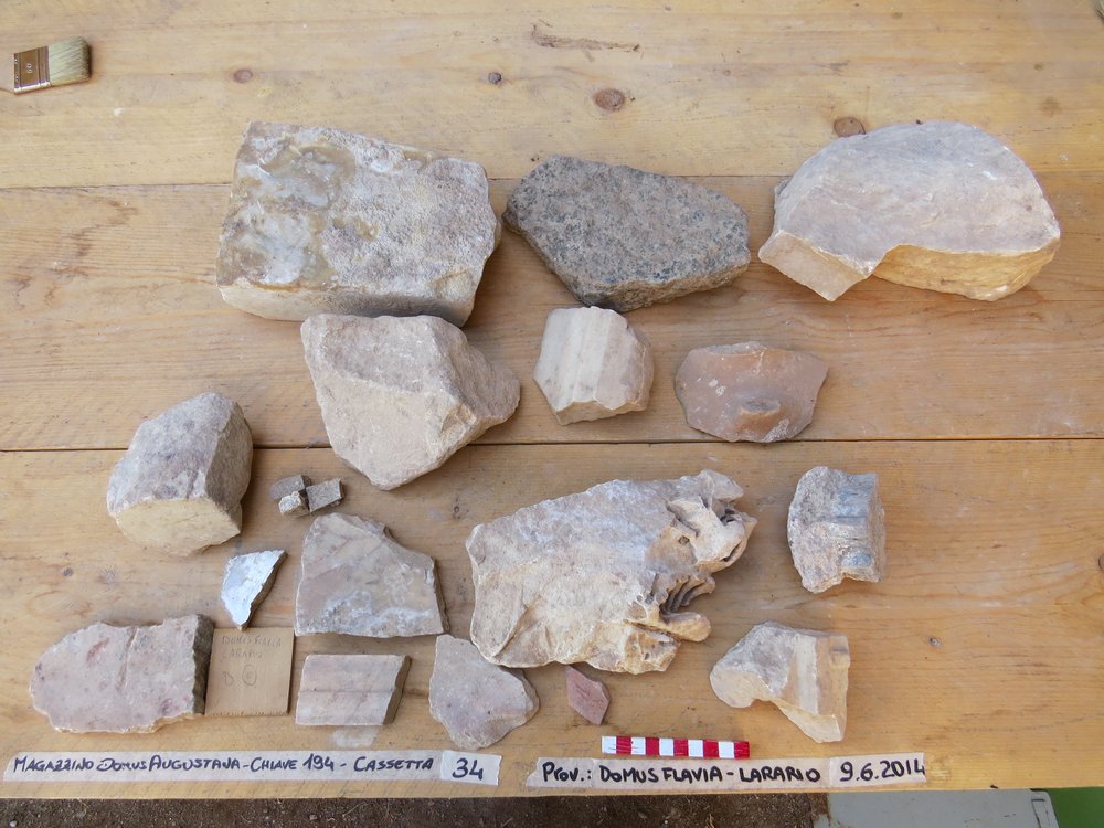 Domus flavia larario 34.jpg