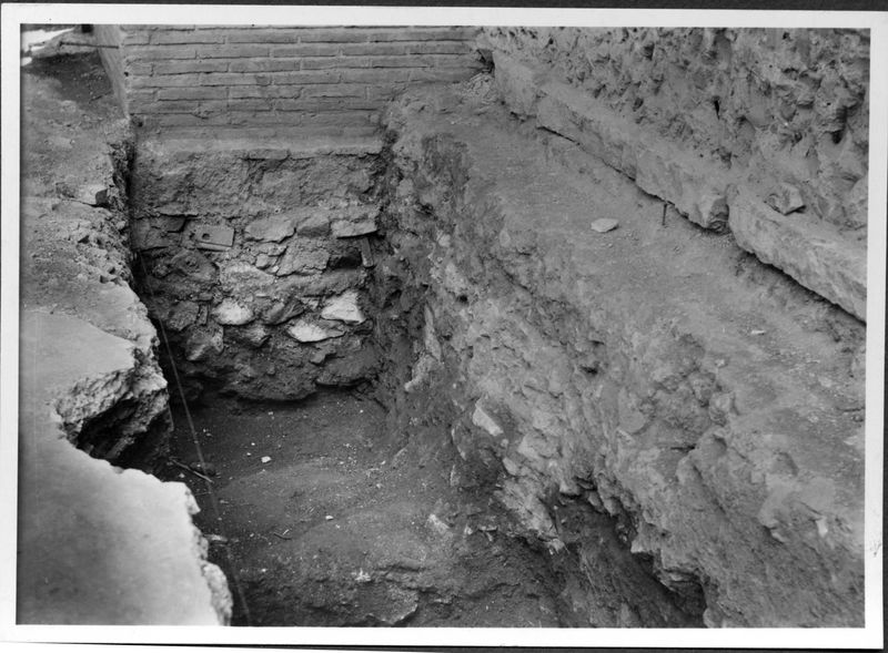 018415 - scavo archeologico - Tempio di Venere e Roma, cella occidentale, durante lo scavo; neg. serie F, n. 1322