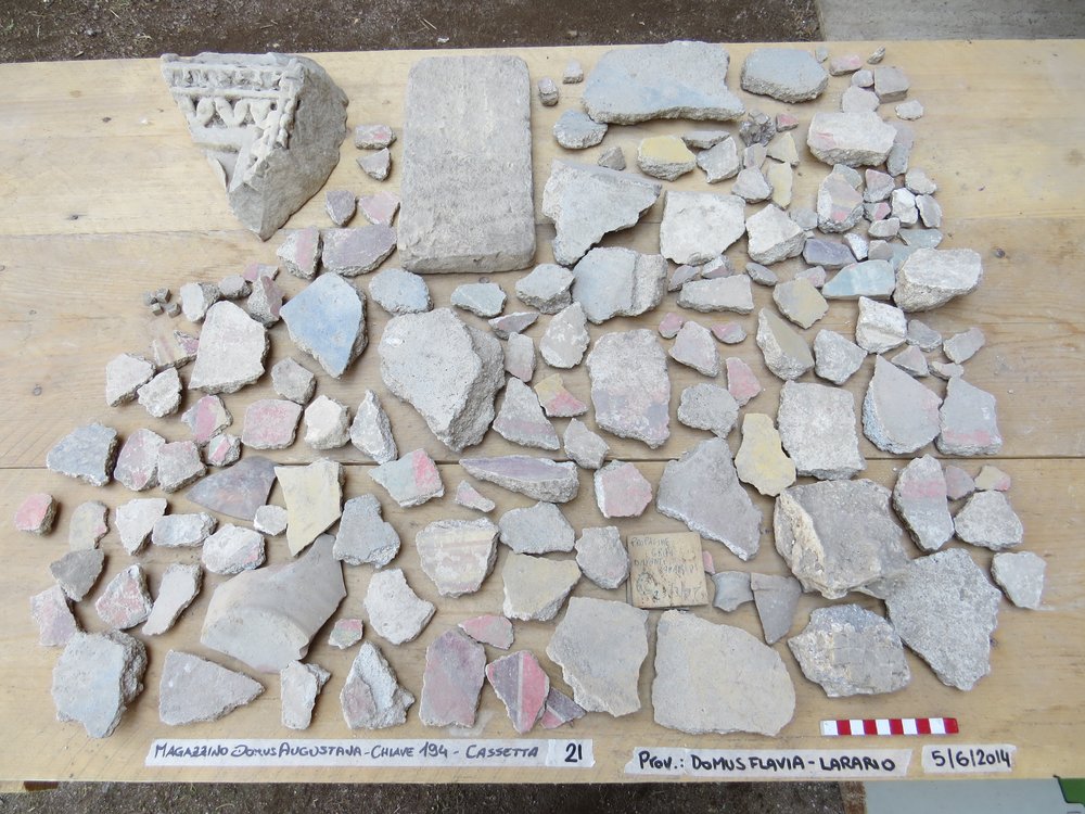 Domus flavia larario21.jpg