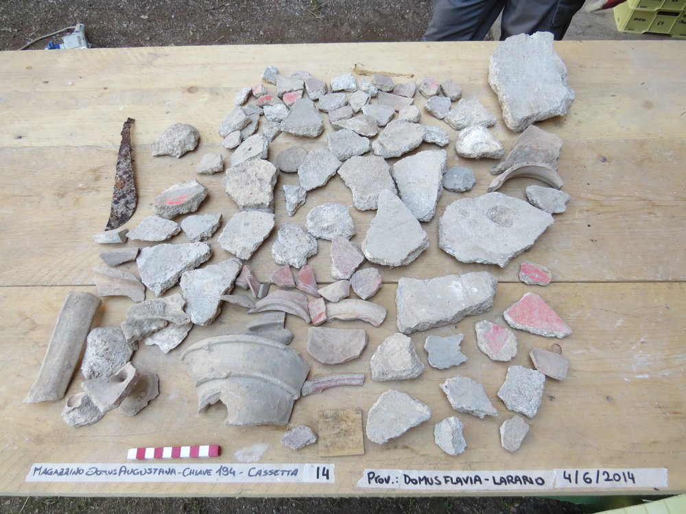 Domus flavia larario14.jpg