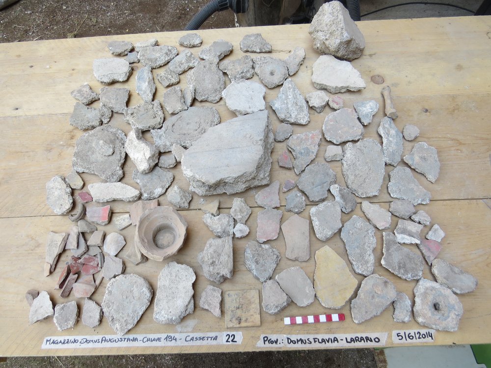Domus flavia larario22.jpg