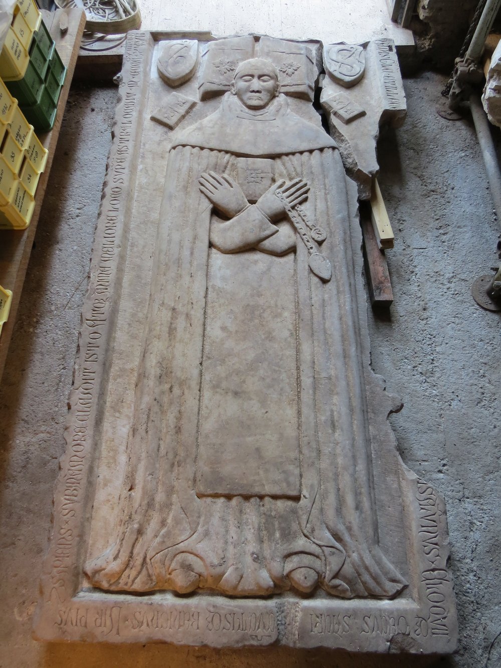 lastra tombale medievale - recto.jpg